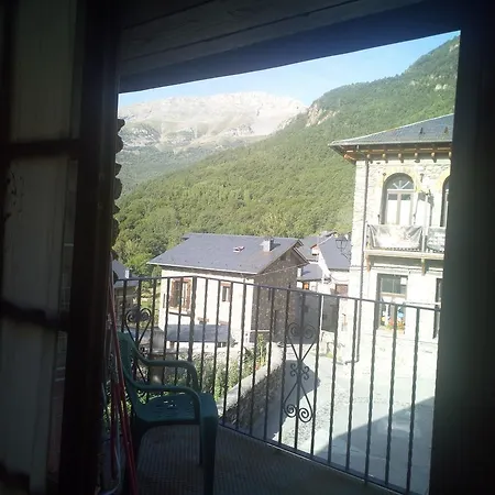 Guest house Casa Lacreu 3*