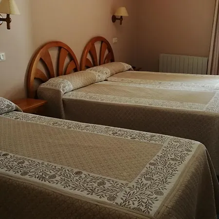 Casa Lacreu Гостевой дом